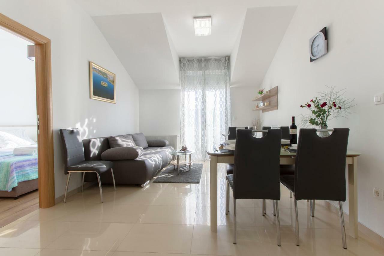 Apartmani Skelin***/**** Kaštela المظهر الخارجي الصورة