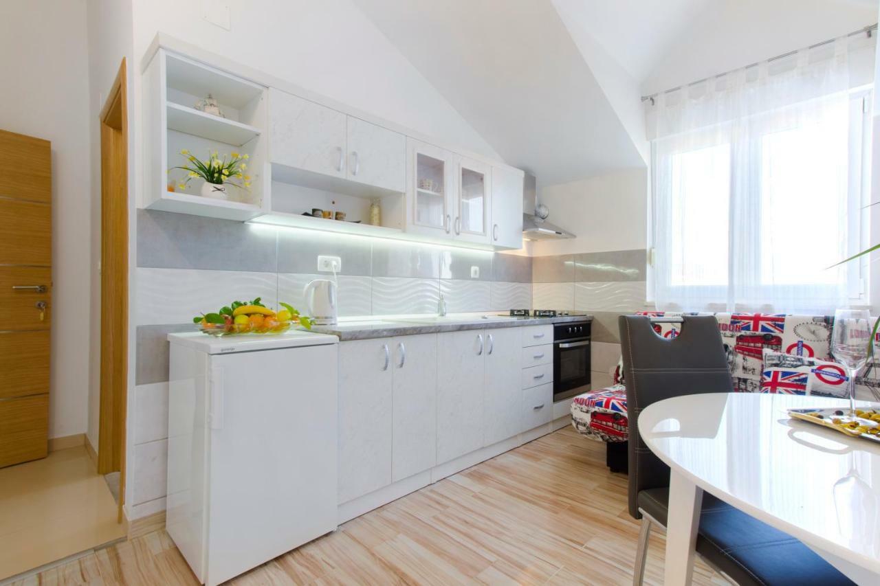 Apartmani Skelin***/**** Kaštela المظهر الخارجي الصورة