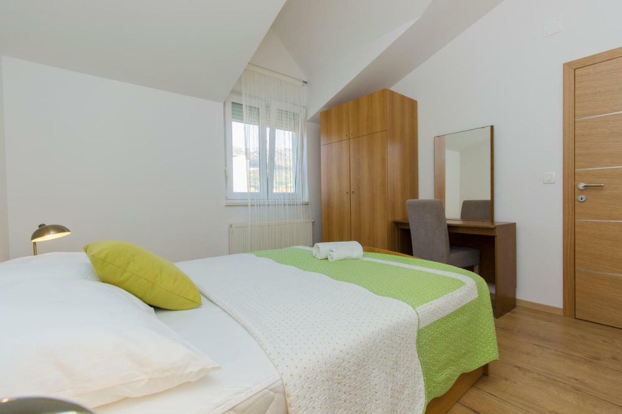 Apartmani Skelin***/**** Kaštela المظهر الخارجي الصورة