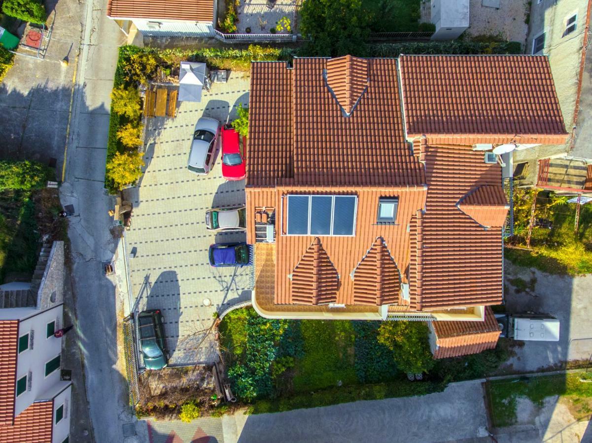 Apartmani Skelin***/**** Kaštela المظهر الخارجي الصورة