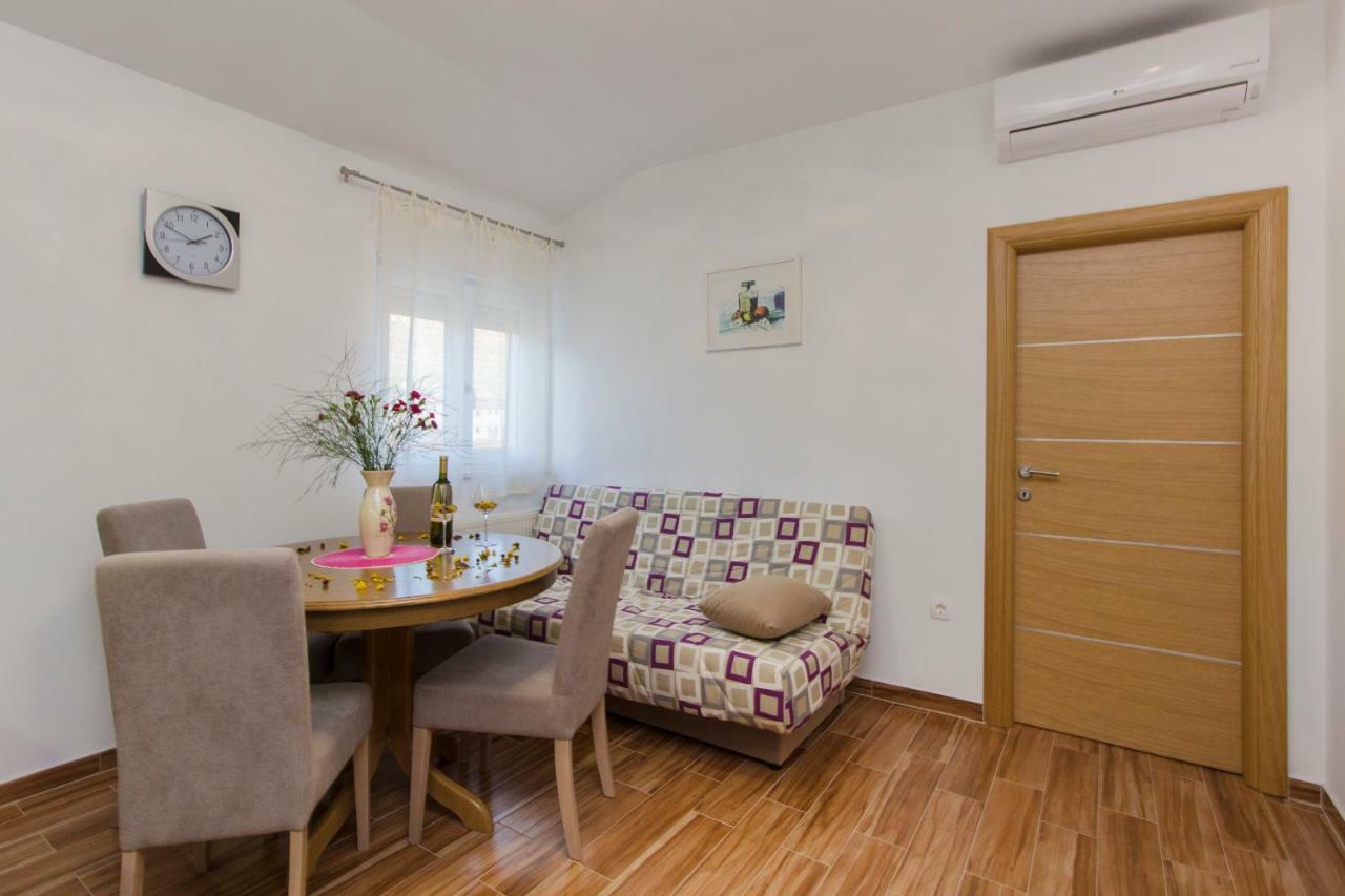Apartmani Skelin***/**** Kaštela المظهر الخارجي الصورة