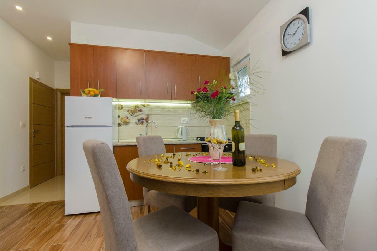 Apartmani Skelin***/**** Kaštela المظهر الخارجي الصورة