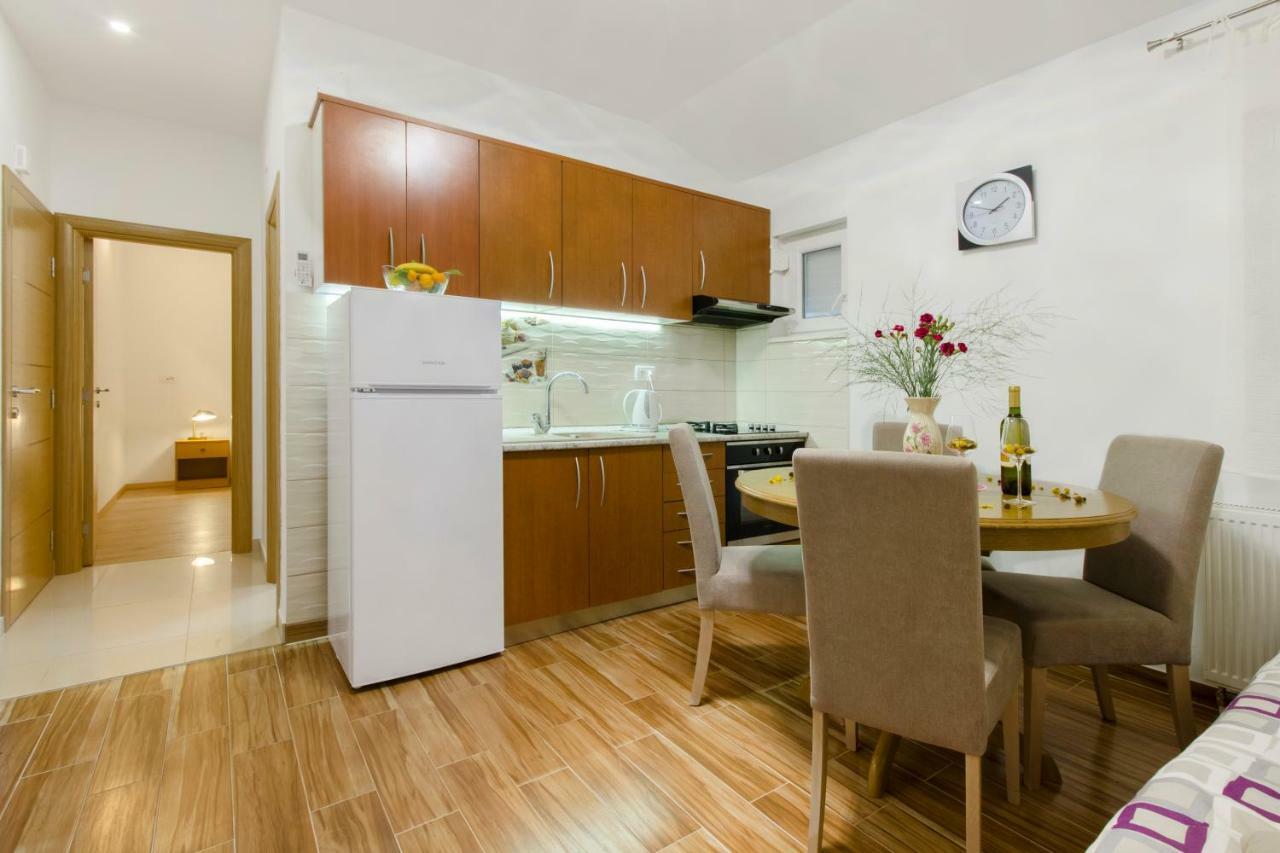 Apartmani Skelin***/**** Kaštela المظهر الخارجي الصورة